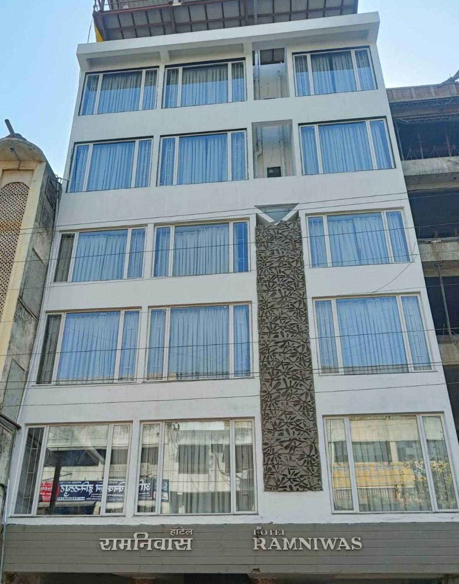 Hotel Ramniwas Jalgaon Eksteriør billede
