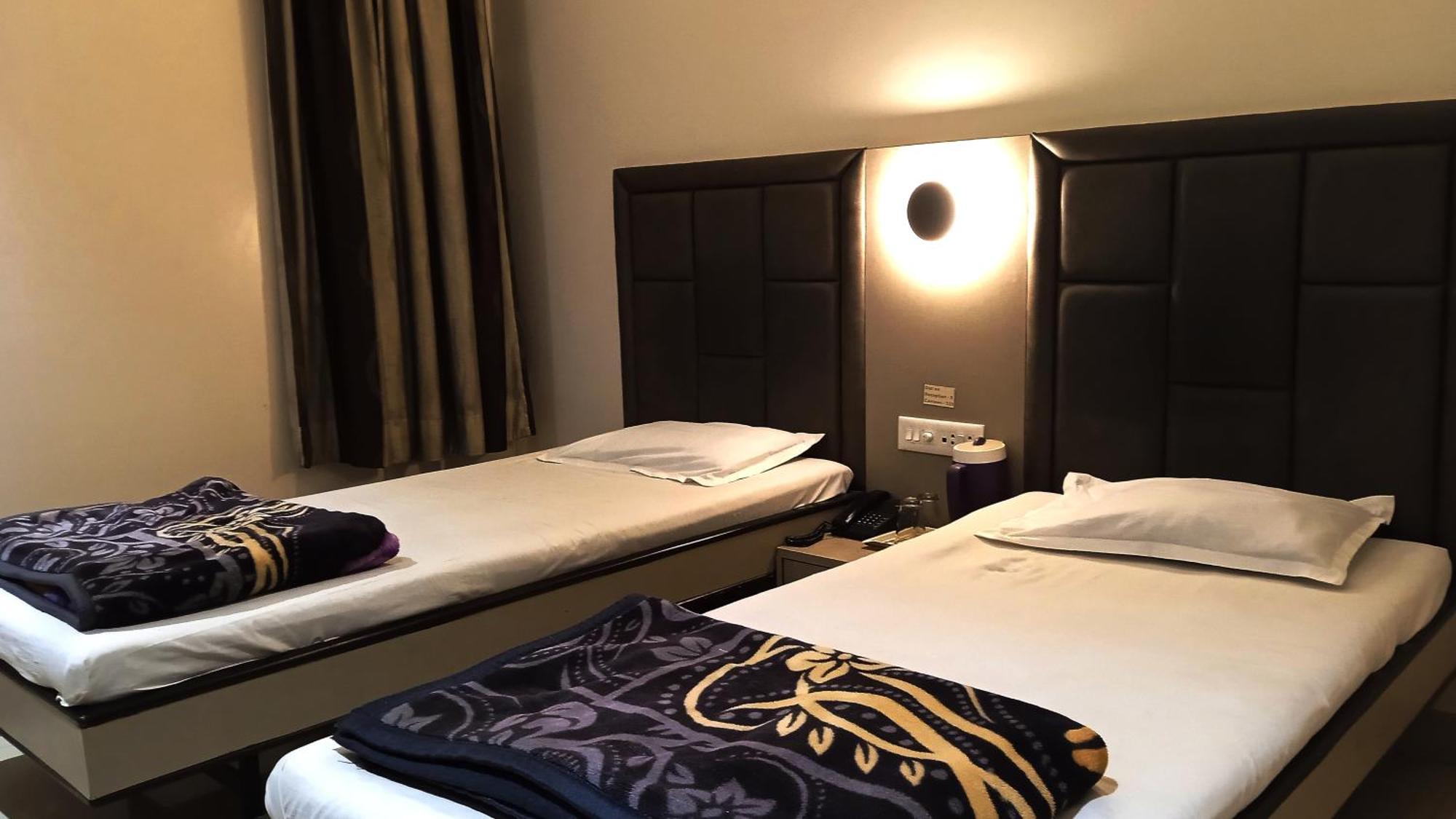 Hotel Ramniwas Jalgaon Eksteriør billede